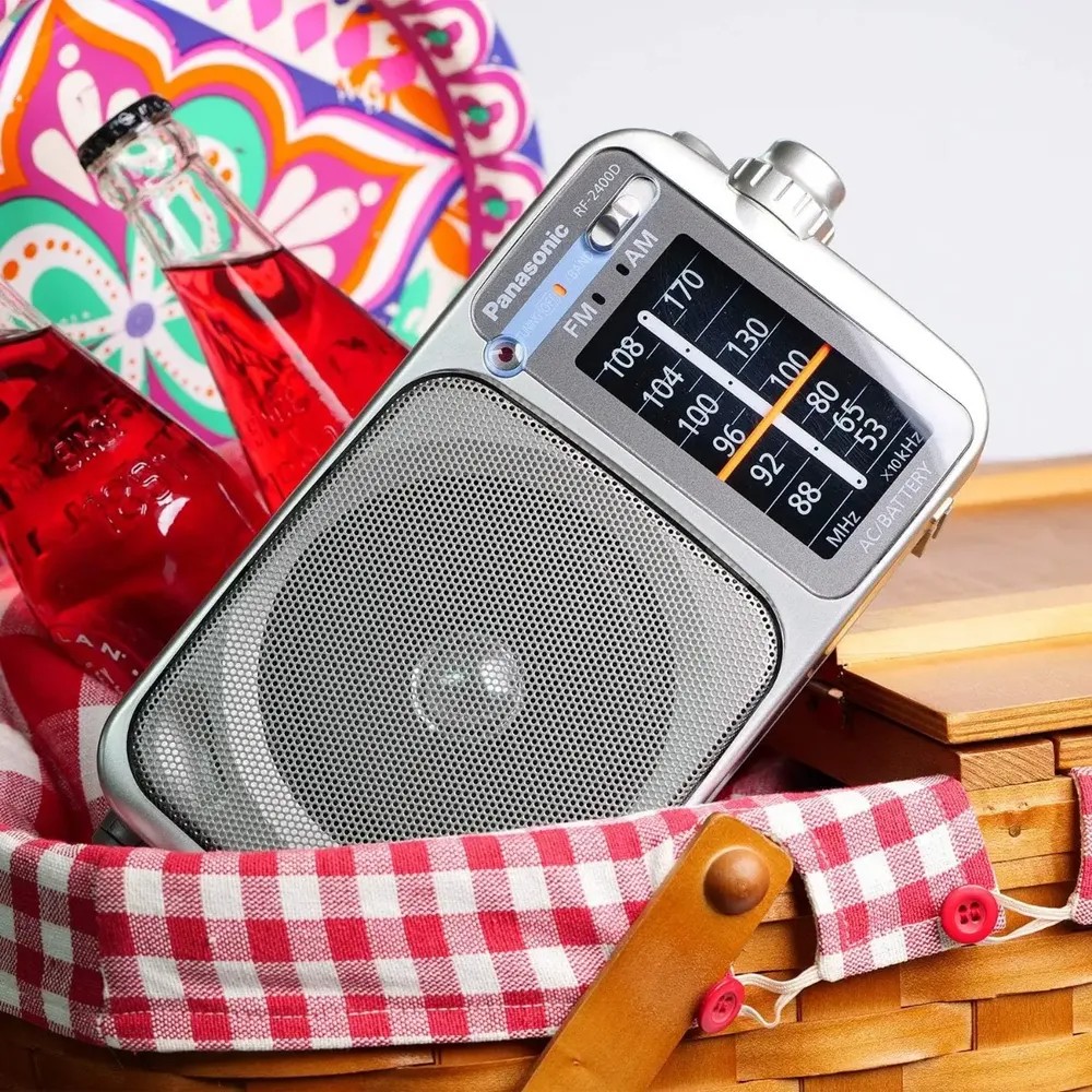 123775-5 RADIO PORTATIL PANASONIC RF-2400 AM/FM ELECT. Y A PILAS